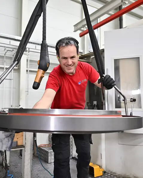 Bild eines CNC Drehers bei ZTM GmbH in Tettnang