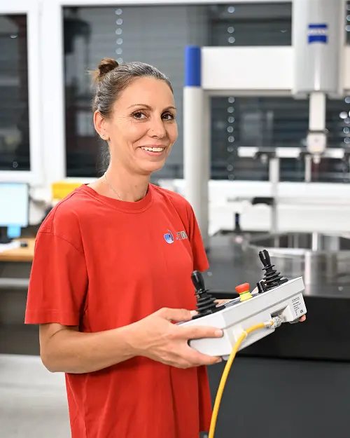 Mitarbeiterin aus der QS Qualitätssicherung bei ZTM GmbH in Tettnang am Bodensee